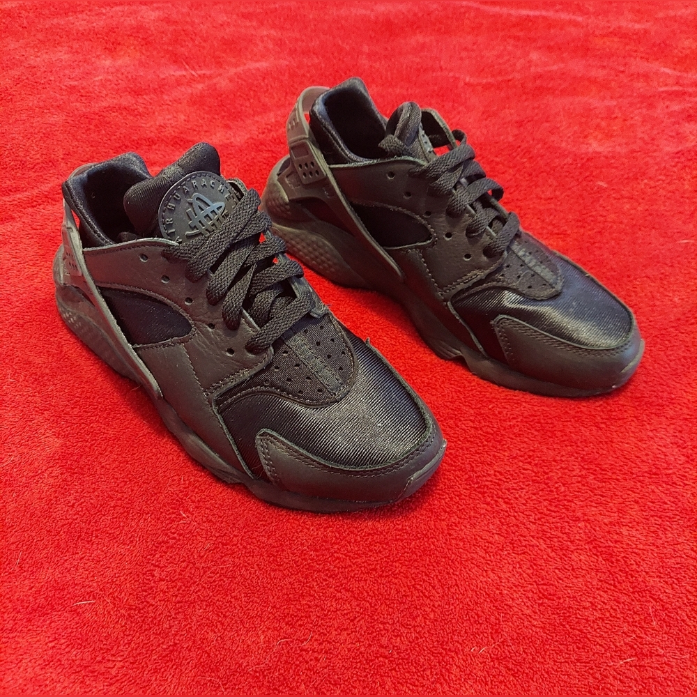 Nike Women's Air Huarache Black Sneakers
